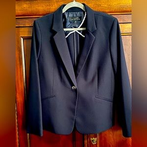 Tahari spring/summer weight blazer. Navy. Size 14.